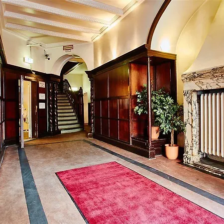 Selina West 3* Berlín